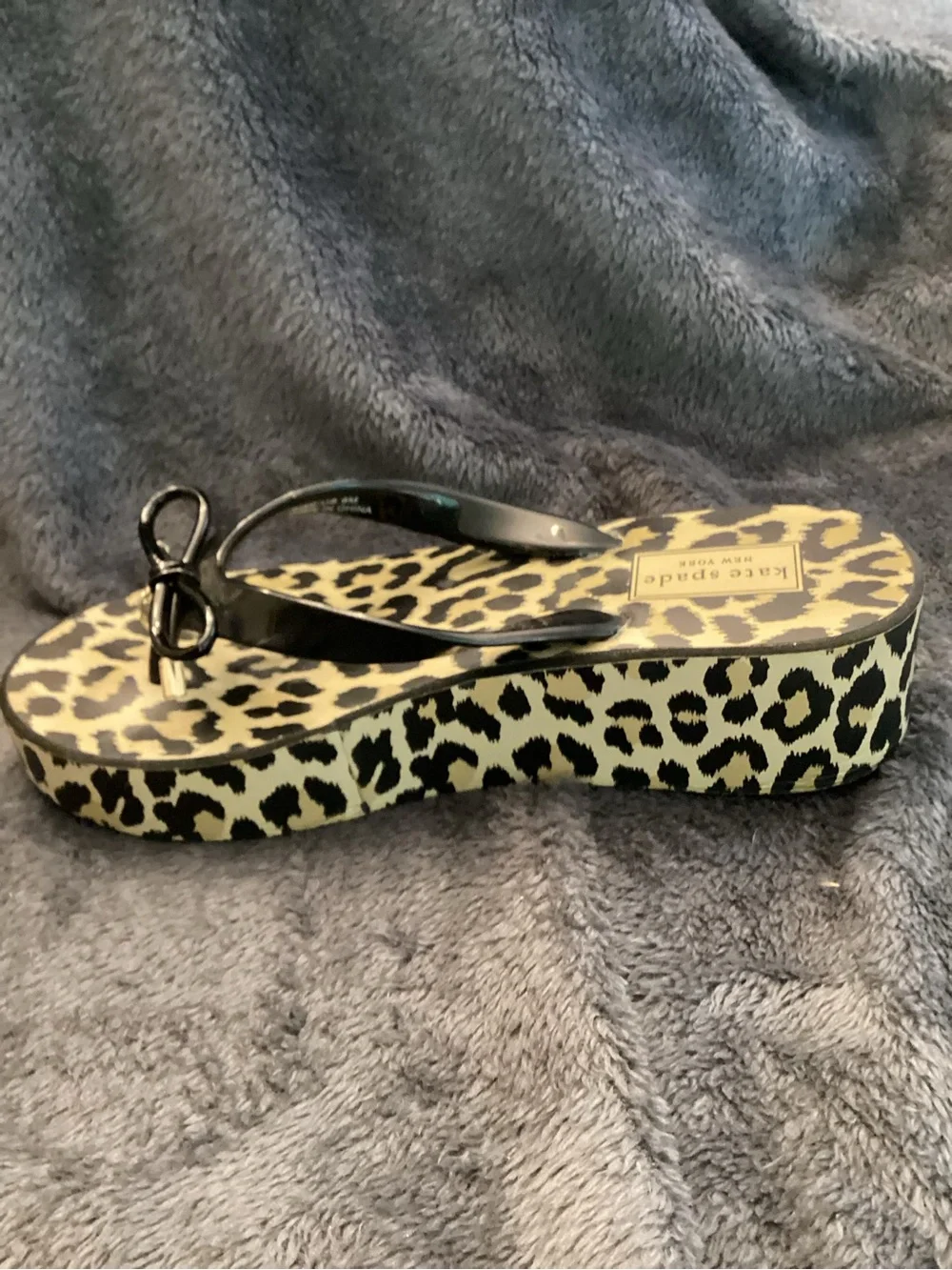 kate spade Leopard Print Platform Flip Flops with Bow Accent and Charm size 6